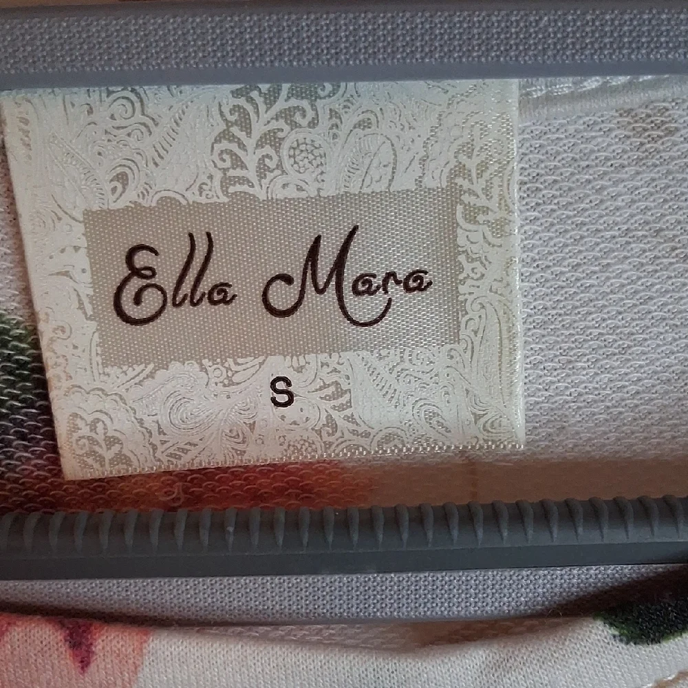 Floral Crisscross Long Sleeve Top in Cream and Pink - Picture 2 of 4